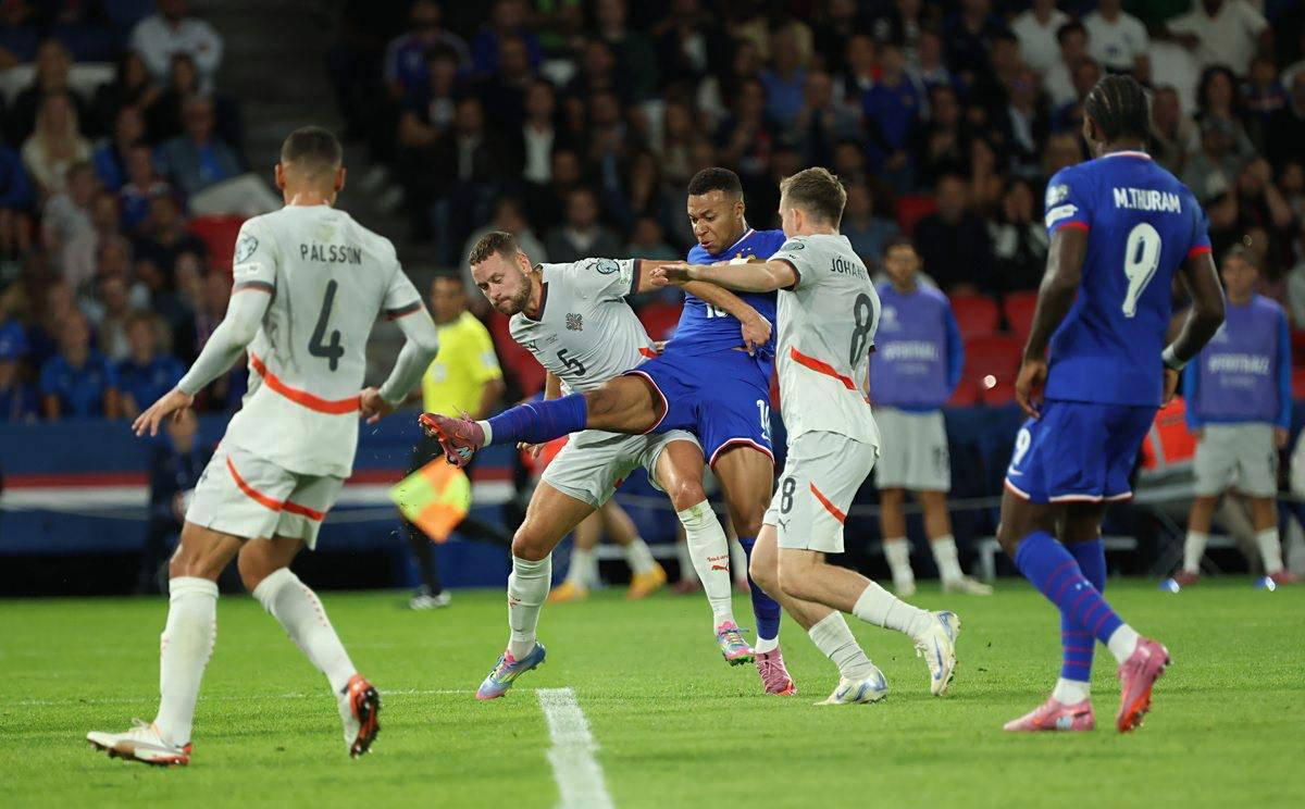 上海U20男足进全运8强，蒯纪闻：没有徐根宝指导我们出不了线（上海U20挺进全运会八强，蒯纪闻：若无徐根宝指点恐难出线）