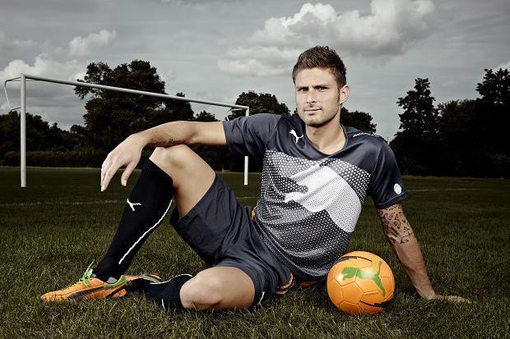 战海港两射一传，林加德加盟首尔65场比赛以来首次单场造3球（林加德对阵海港梅开二度并送助攻，加盟首尔后65战首度单场造三球）