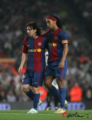 状态良好！湖人虽落败，但是詹姆斯三项数据全场最佳（湖人惜败，詹姆斯三项数据领跑全场）