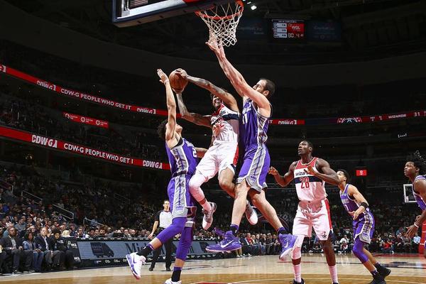 队史第二！英格拉姆猛龙前20场恭喜437分，仅次于伦纳德（英格拉姆猛龙前20战轰下437分，队史仅次伦纳德排第2）