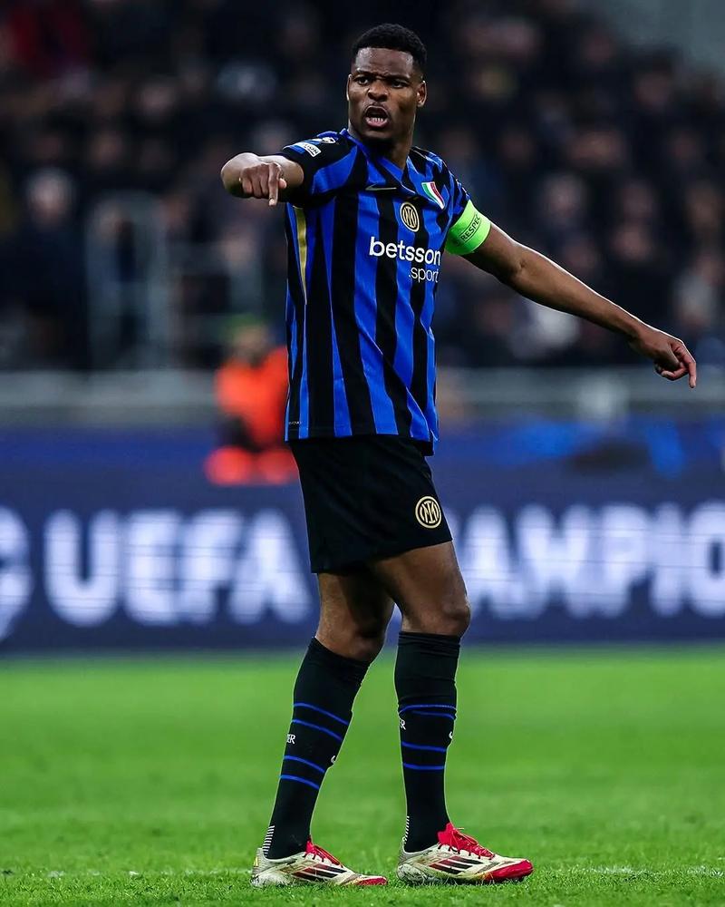 罗马诺：萨拉赫缺席欧冠为斯洛特和管理层共同决定（罗马诺：萨拉赫无缘欧冠，决定由斯洛特与管理层共同作出）