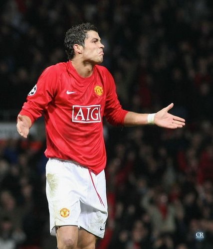 苏超奖杯由徐州企业使用3D打印打造，使用航天级钛合金（苏超冠军奖杯由徐州企业3D打印完成，采用航天级钛合金材质）