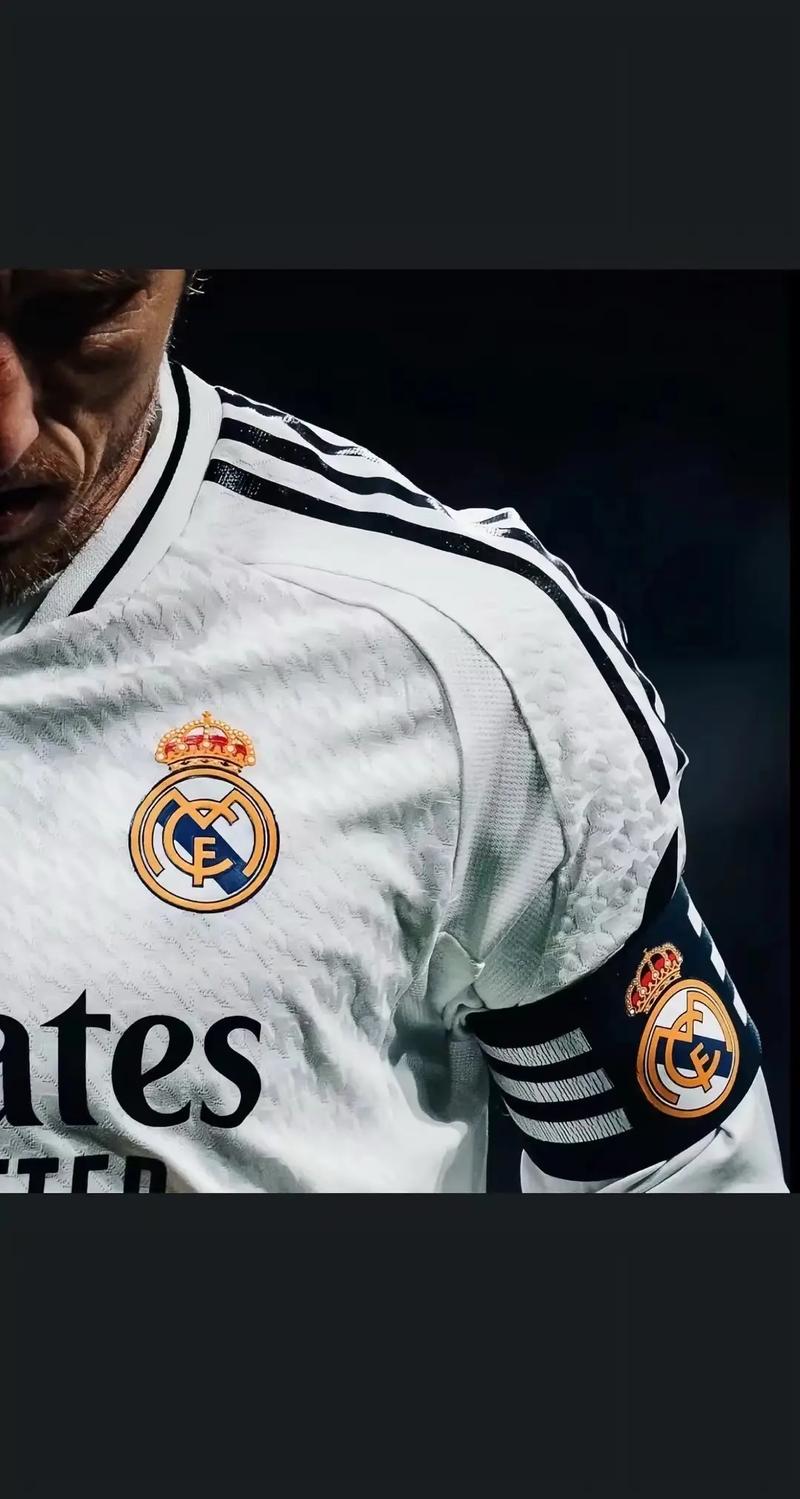 及时救难！对手疑晕厥，汉堡小将武斯科维奇迅速将其舌头拔出（赛场惊险一刻：对手疑似昏厥，汉堡新星武斯科维奇迅速托舌防窒息）