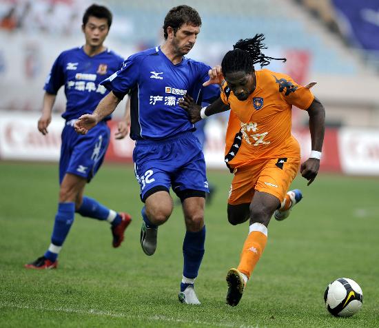 日职乙半场：新井一耀、山本隼大破门，长崎成功丸1-1水户蜀葵（J2半场：新井一耀与山本隼大相继破门，长崎成功丸暂1-1水户蜀葵）