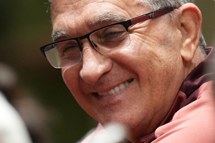 Shams：雄鹿球星字母哥因右小腿拉伤将缺席2-4周（Shams：雄鹿核心字母哥右小腿拉伤，预计缺阵2至4周）