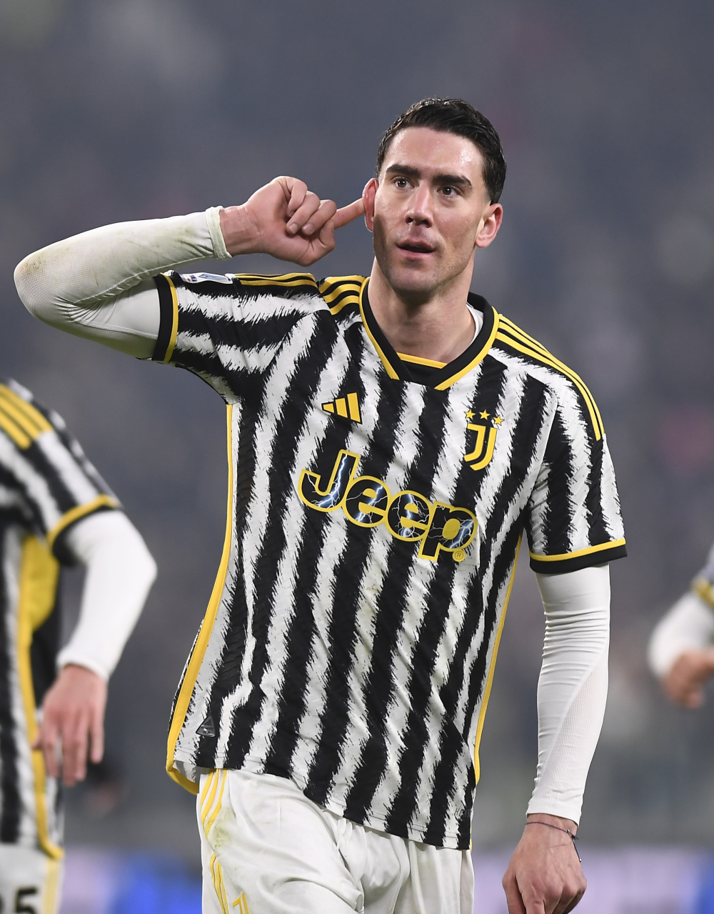 名宿：阿克利乌什须谨慎选下家，枪手巴黎多特都可能签他（名宿劝阿克利乌什慎选新东家：阿森纳、巴黎与多特皆可能出手）