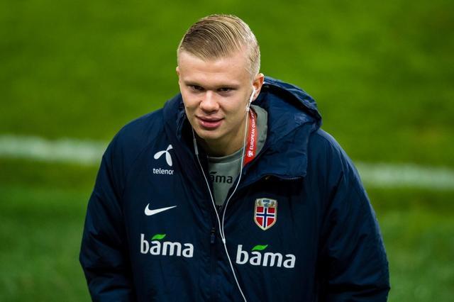 记者：于帕与拜仁的续约仍在谈判中，有可能在年底前做出决定（记者透露：拜仁与于帕续约谈判推进，或将于年底前定案）