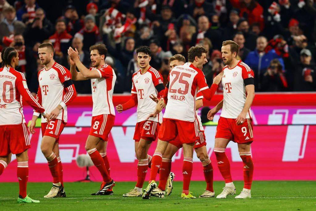 萨拉赫C罗面临相似十字路口，无法接受境遇的巨星将如何抉择？（萨拉赫与C罗同处抉择关口：不甘现状的巨星将走向何方？）