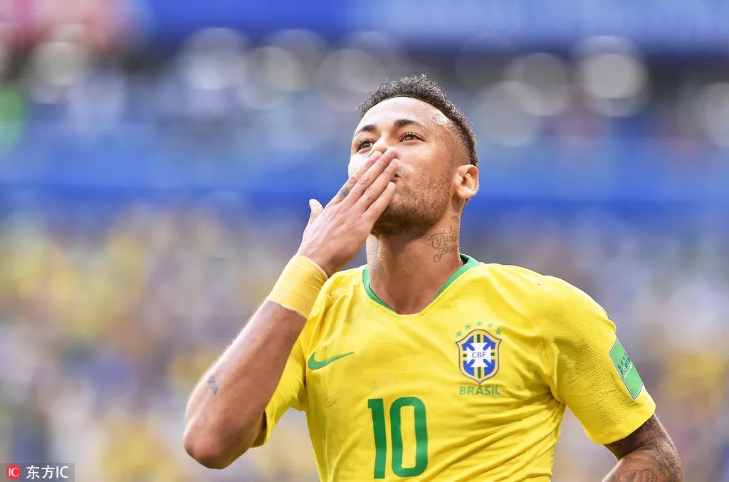 禁区爆射破门，39岁胡尔克达成生涯500球里程碑（39岁胡尔克禁区重炮破网，职业生涯第500球达成）