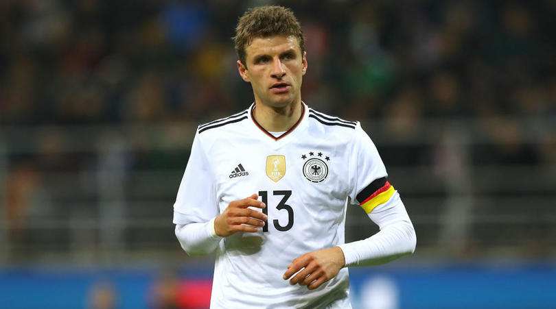 欧文突破助攻制胜球（欧文强突妙传造绝杀）