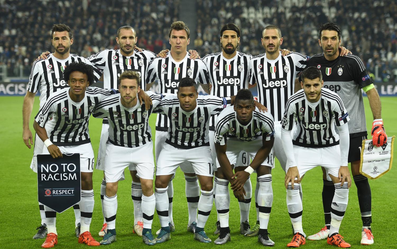 热刺抵达韩国受到热烈欢迎，有球迷在与麦迪逊合影时激动流泪（热刺抵韩获盛情迎接，球迷与麦迪逊合影激动落泪）